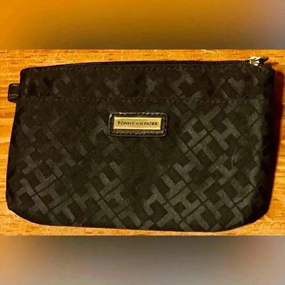Tommy Hilfiger Makeup Bag - Picture 1 of 5